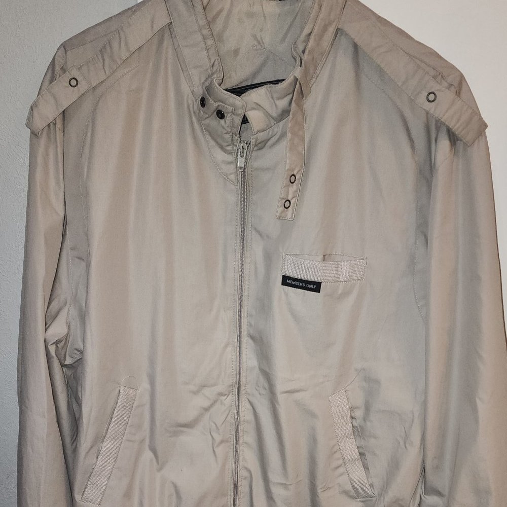 LIKE NEW 1980s Vintage Members Only Jacket Mens Size 44, Beige Casual Jacket